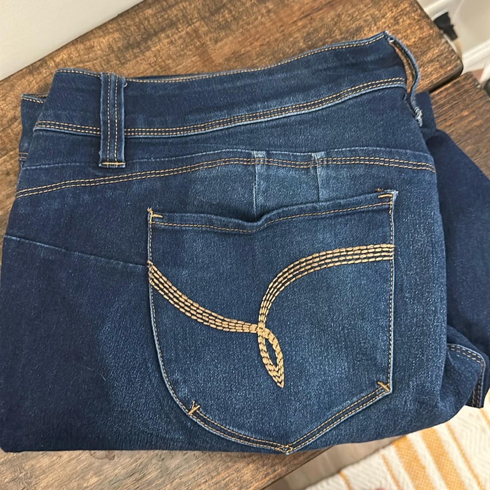 Barely worn WBB non distressed skinnies